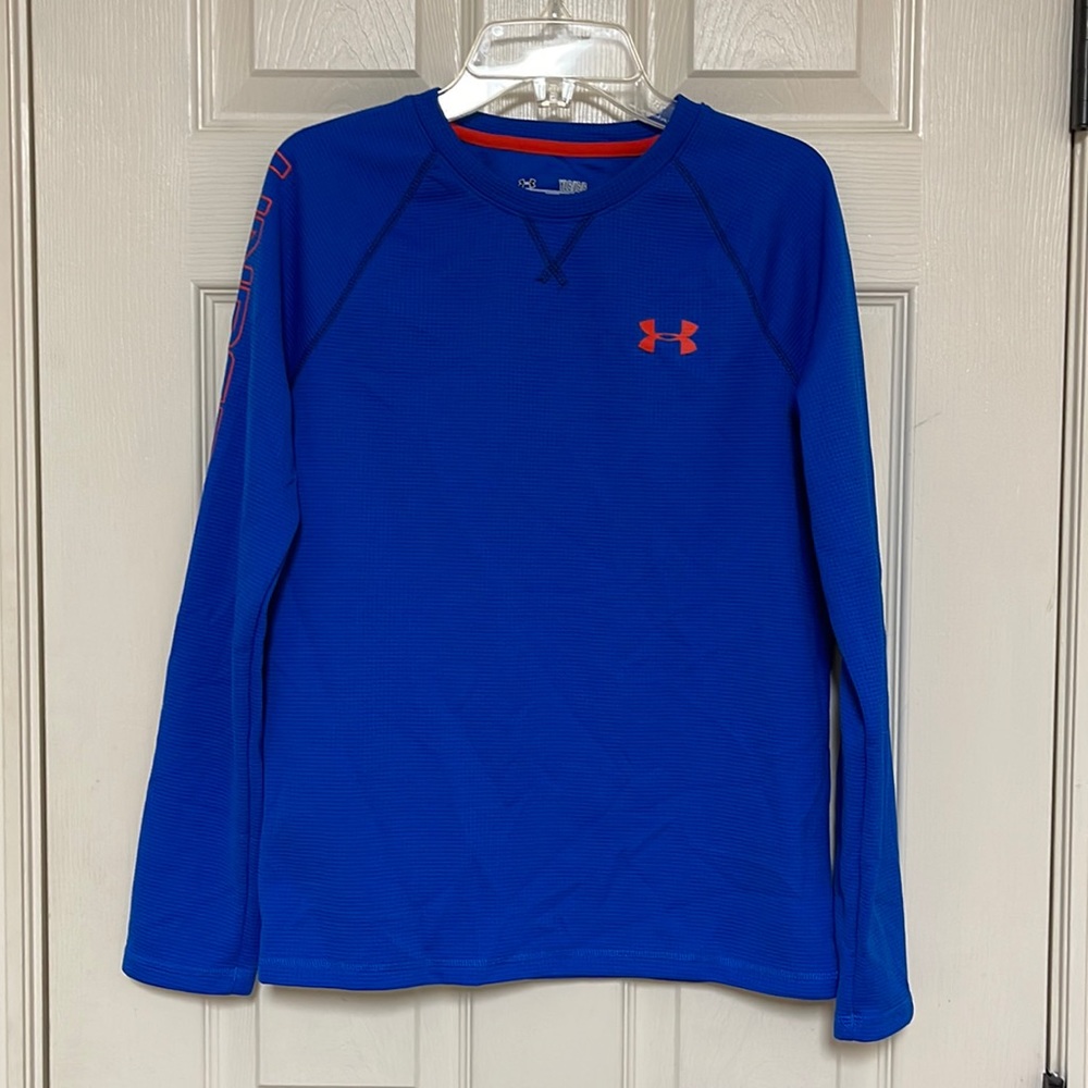Under Armour Loose heatgear long sleeve top. Size YLG. Great condition!